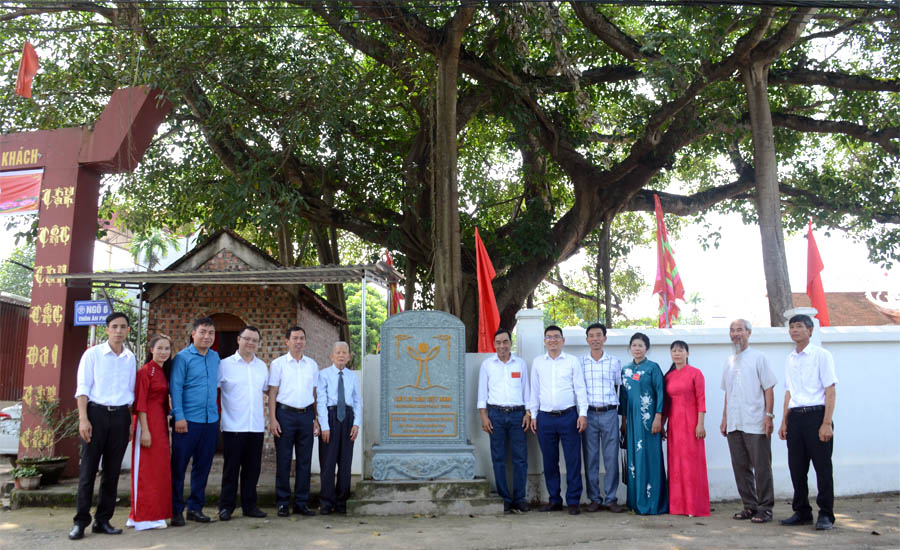 Hai[-]c&acirc;y[-]Đa[-]cổ[-]thụ[-]th&ocirc;n[-]Xu&acirc;n[-]Ph&uacute;[-]được[-]c&ocirc;ng[-]nhận[-]C&acirc;y[-]Di[-]sản[-]Việt[-]Nam